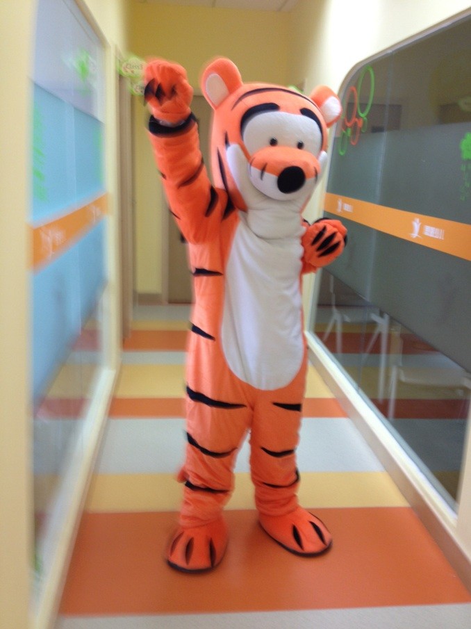 思源教育圣誕節可愛“跳跳虎”造型